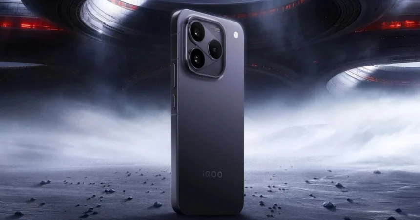 iQOO 16 Launched with 8400mAh Battery and Snapdragon 8EE6 Chipset 1 iQOO 16 1